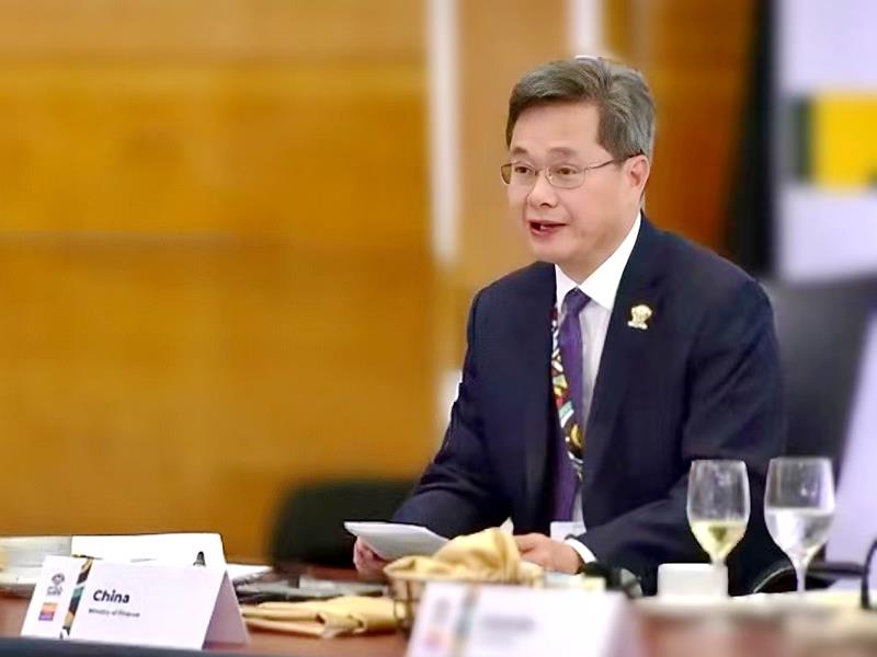 財長藍佛安表示，貿易戰影響經濟金融穩定，主張通過平等對話協商解決貿易和關稅爭議。財政部相片。