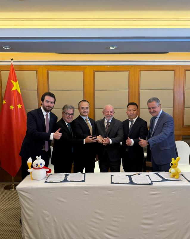 巴西總統盧拉與美團董事長王興在北京會面並簽署投資協議，美團Keeta將於未來幾個月進入巴西市場。美團提供圖片。
