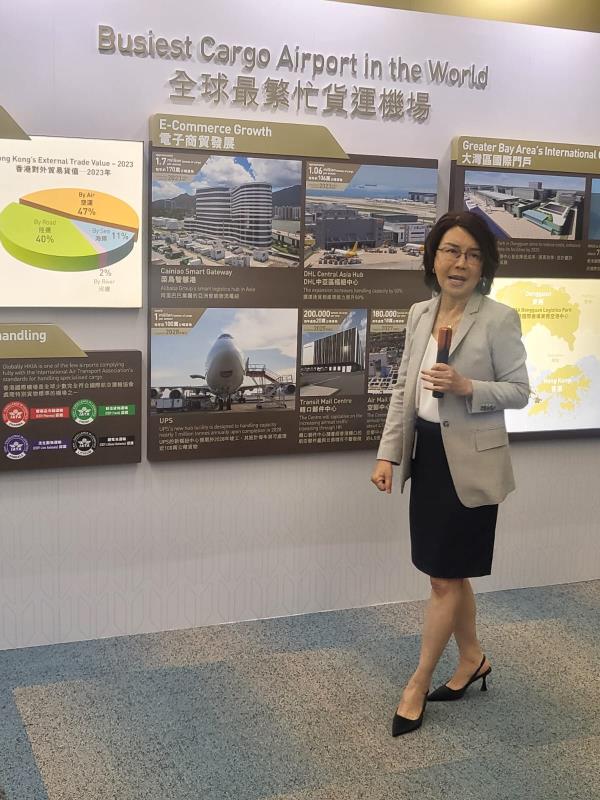 機管局行政總裁張李佳蕙表示，機場二號大樓全面啟用後，每年總客運量可以增加至1.2億人次。劉國華攝。