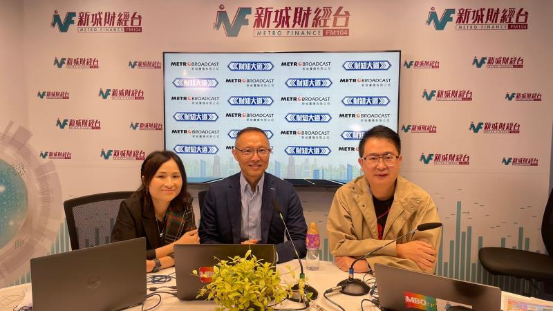 長實首席營業經理郭子威（中）預計，全年樓價上升約百分之5。