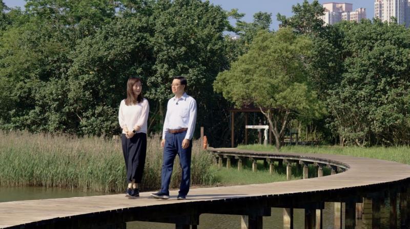 行政長官李家超在社交平台上載影片回顧三年工作，認為政府施政「破繭成蝶」，改革求變的香港，必定能展翅高飛。社交平台圖片。