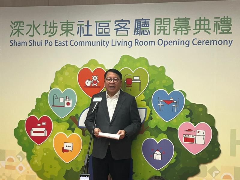 陳國基指今年第三季會再有兩間社區客廳開幕。 (實習記者 袁嘉諾攝)