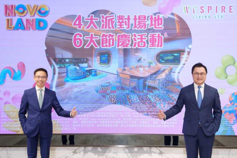 新地代理執行董事陳漢麟（左）及 WeSpire Living Limited 副董事總經理朱啟明公布新地 「NOVO LAND」之最新消息。