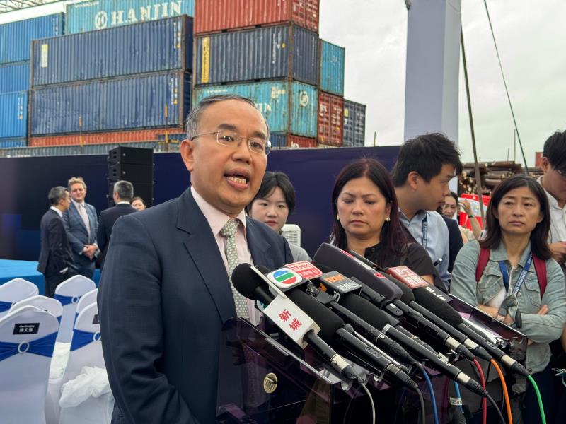 財經事務及庫務局局長許正宇表示，政府招標制度有不足，會全面認真檢視、積極應對。方穎暉攝。