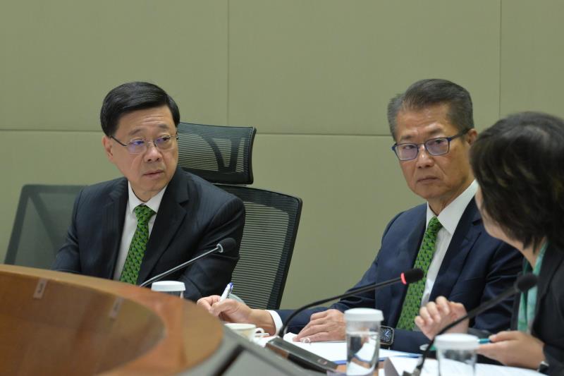 行政長官李家超今日主持「北部都會區發展委員會」首個工作會議。政府新聞處。