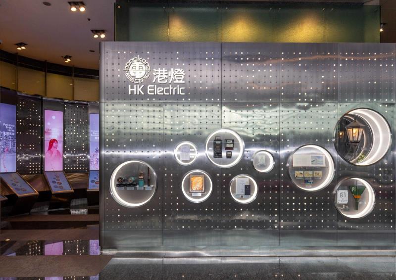 港燈「135周年歷史展示廊」揭幕，有系統地展示過百幅珍貴歷史圖片、錄像和大量文獻資料。