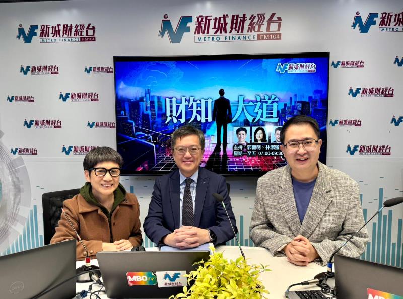 蔡傑銘(中)表示，新田科技城拼接河套香港園可成國際創科中心。