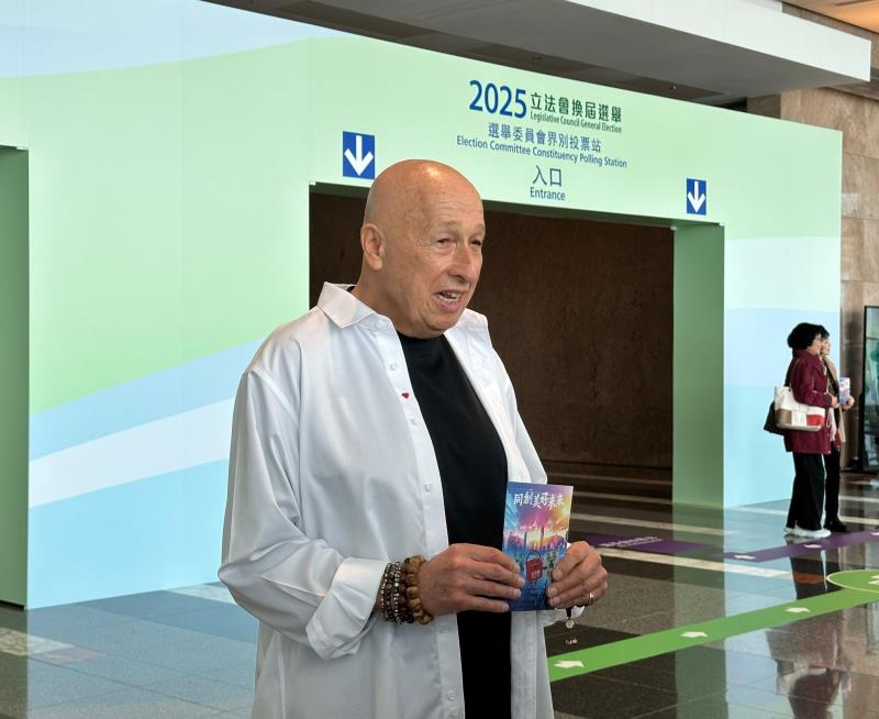 蘭桂坊集團主席盛智文，鼓勵非華裔選民踴躍投票，讓香港繼續成為大家心中的理想之都。(梁雪瑩攝)