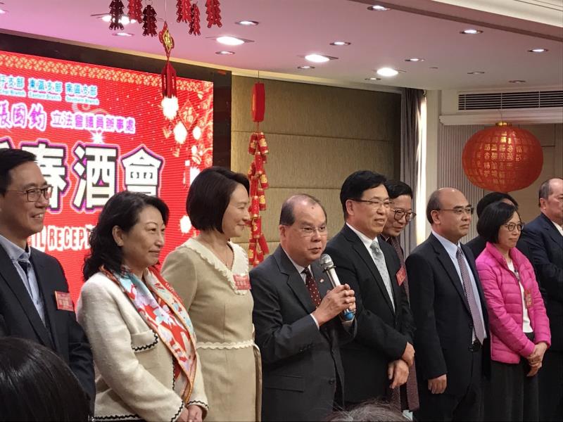 張建宗(中)表示大灣區規劃綱要將出台,標誌香港發展重要里程碑.江偉茵攝