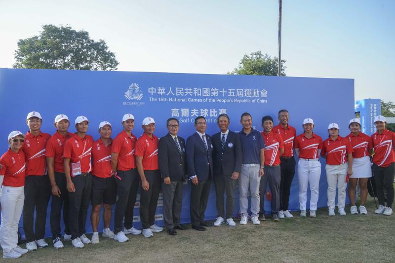 港隊與中國香港高爾夫球協會和香港哥爾夫球會代表合照。