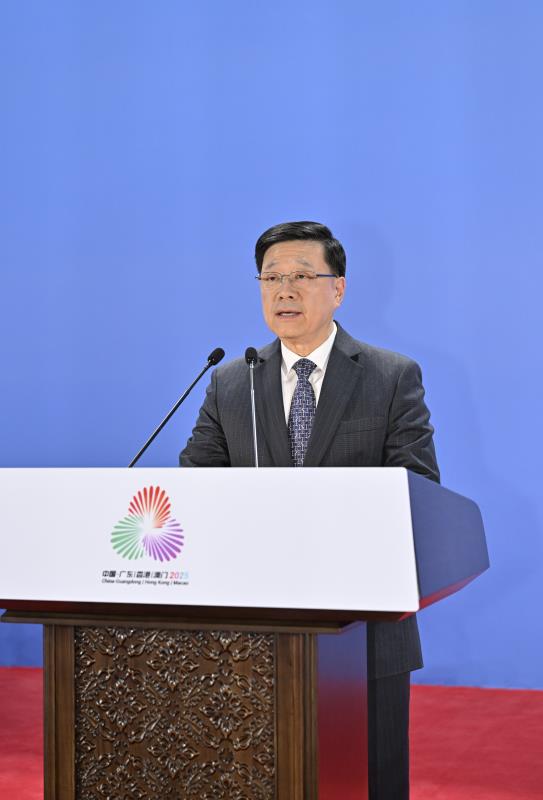 行政長官李家超在深圳出席第十五屆全國運動會閉幕式並致辭。 （政府新聞處圖片）