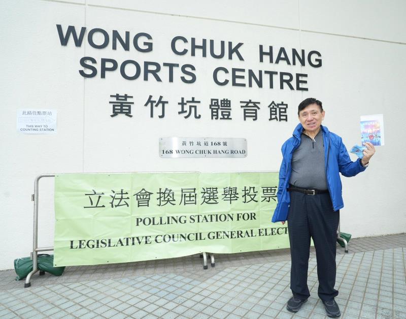 新地主席兼董事總經理郭炳聯表示推出多項措施，鼓勵員工履行公民責任，選賢任能。(新地囻片)