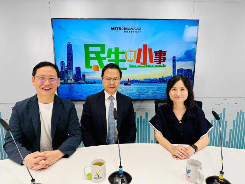 陳紹雄(中)表示，的士和網約車能夠照顧不同服務需求。