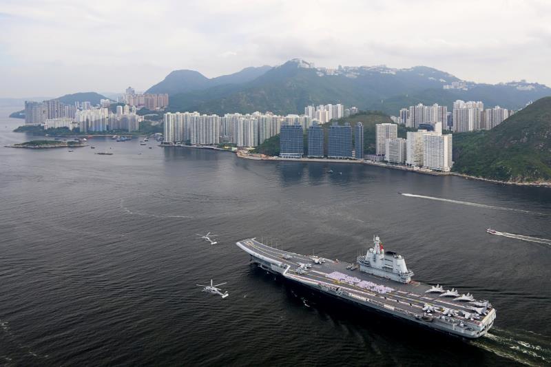第一艘國產航空母艦「 山東艦」 帶同編隊訪港5天。(圖片來源:政府新聞處)