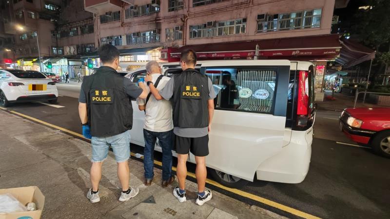 附圖為被捕男子