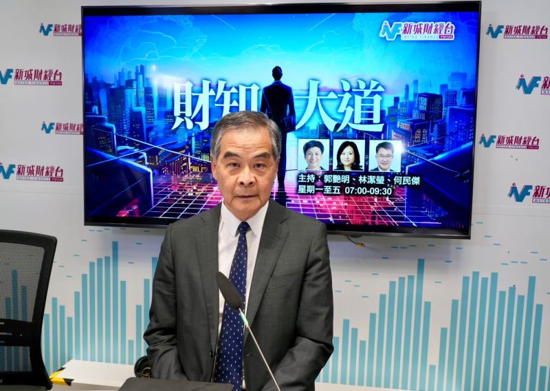 全國政協副主席、前行政長官梁振英容許內地人調撥資金來港置業，或致套匯等問題。